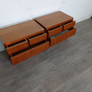 Par de Mesas de Luz de Madera con Cajones - imagen 3