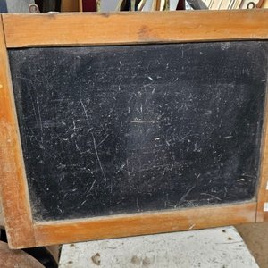 Lote siguiente: Pizarrón marco madera