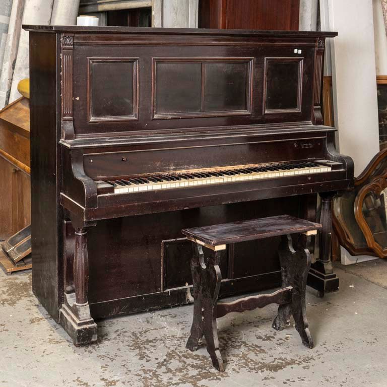 Piano vertical "Autopiano Co. New York" y banqueta para la venta
