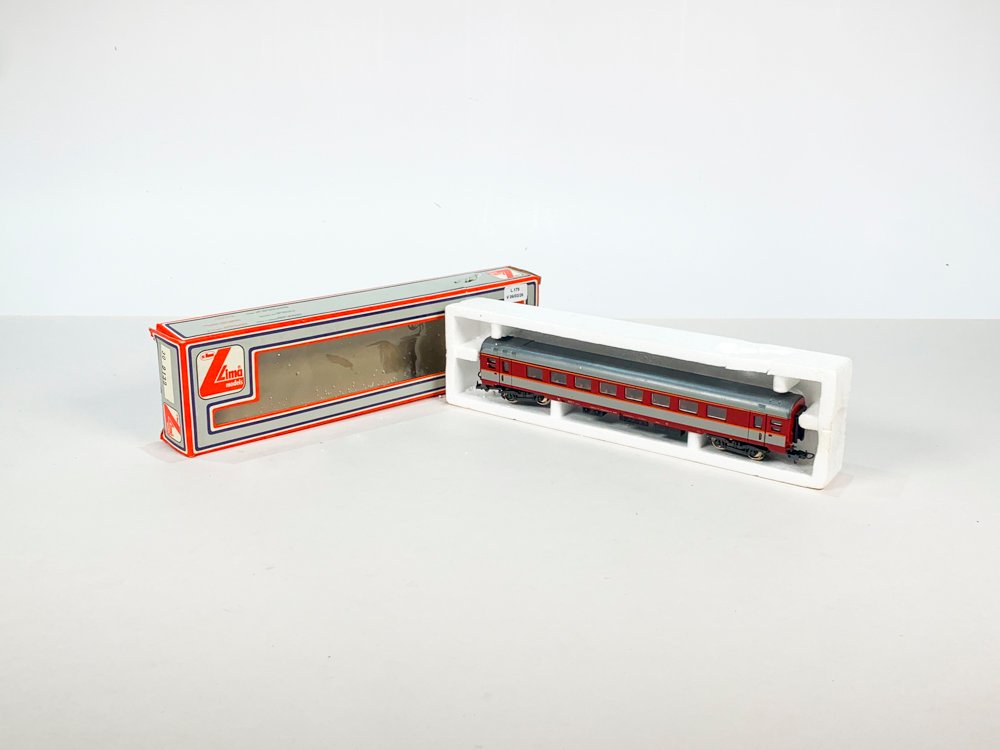 Lote anterior: Vagón de tren modelo Lima en miniatura