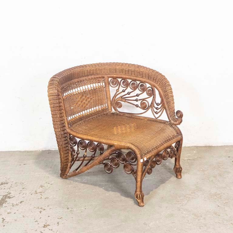 Lote anterior: Sillón de ratán con diseño antiguo y detalles en las fibras