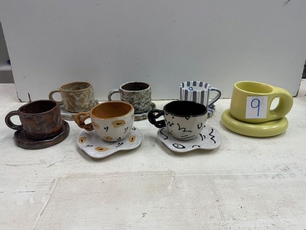 Set de 7 Tazas con Platos de Diseños Variados - imagen 1