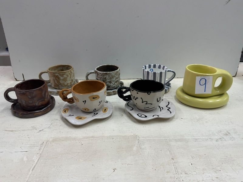 Set de 7 Tazas con Platos de Diseños Variados