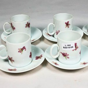 Juego de 12 Pocillos y Platitos de Porcelana Blanca con Diseño Floral - imagen 3