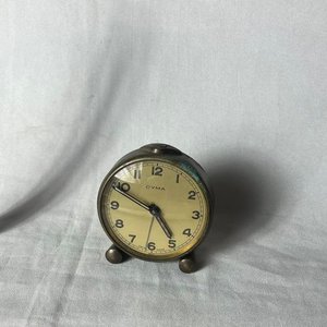 Lote siguiente: Reloj de Mesa Cyma de Bronce