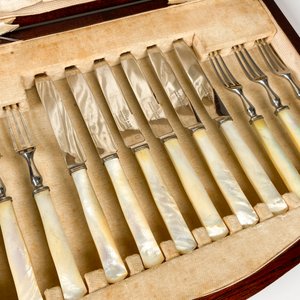 Estuche con Juego de Cubiertos para Postre Maple & Co, Mangos de Nácar - imagen 4