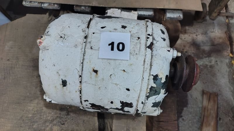 Motor en mal estado para reparación o reciclaje - imagen 1