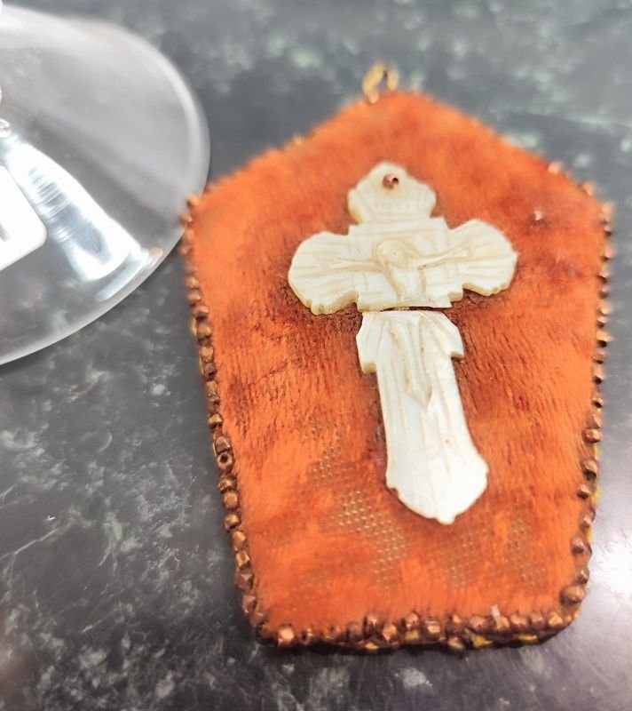 Crucifijo en cristal religioso con huevo de pascua ruso pintado a mano - imagen 4