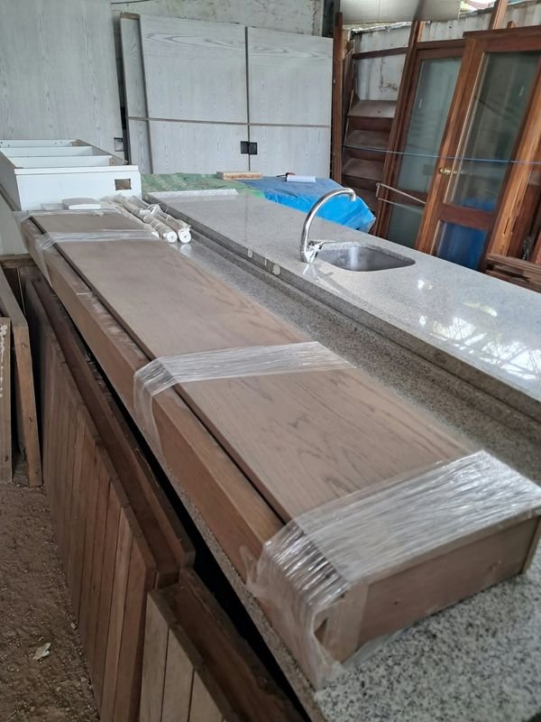 Cajonero Bajo Mesada de Roble con 4 Cajones