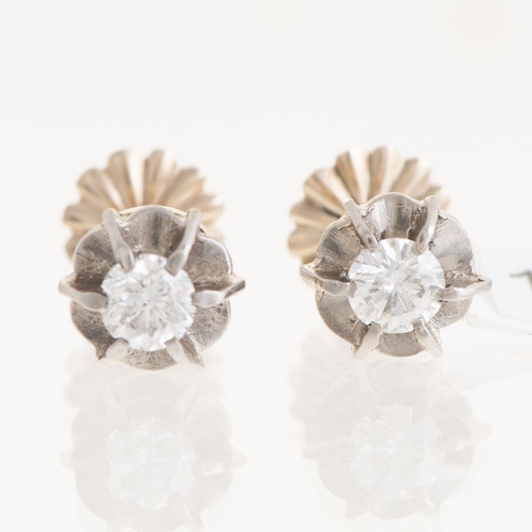 Lote anterior: Pare de aretes de oro 18k con brillantes