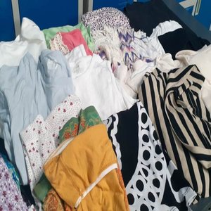 Lote anterior: Lote de 30 Prendas Varias: Remeras y Musculosas sin Marca