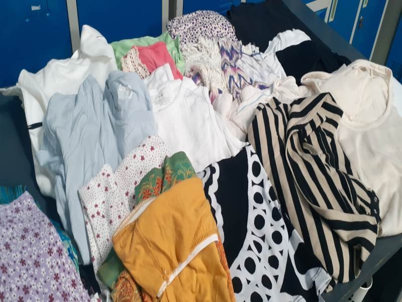 Lote de 30 Prendas Varias: Remeras y Musculosas sin Marca