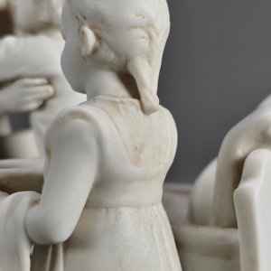Grupo en Porcelana Biscuit Sellado: Madre con Niños y Gato - imagen 9