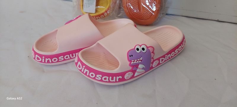 Zapatillas infantiles con diseño de dinosaurio - imagen 2