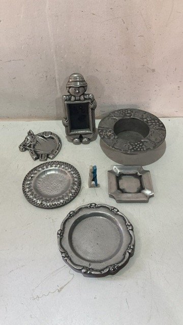 Lote anterior: Colección de objetos en peltre