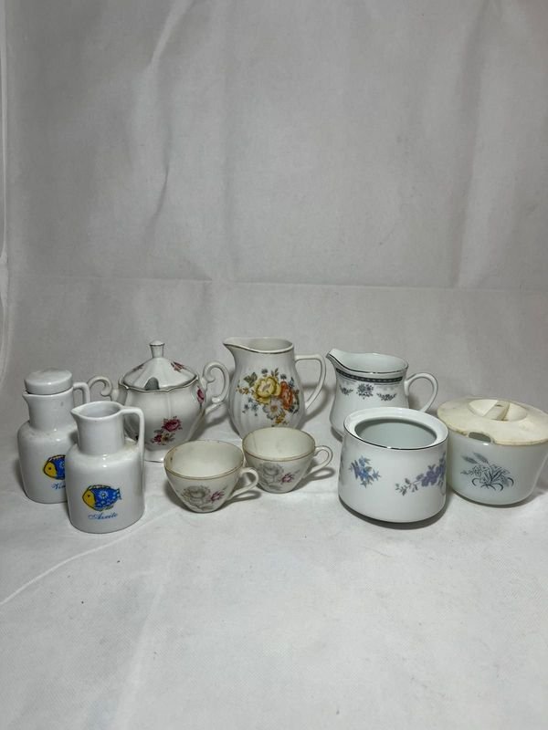 Lote de porcelana con patrones florales - imagen 1