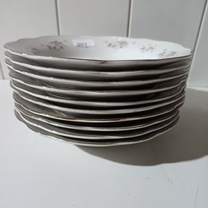 Juego de 10 Platos Hondos con Diseño Floral y Borde Dorado - imagen 2