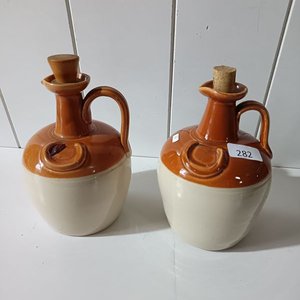 Lote siguiente: Par de Porrones Antiguos de Cerámica con Tapa de Corcho