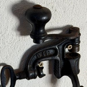 Virolador Manual para Recargar Cartuchos de Escopeta - Hierro Fundido - imagen 2