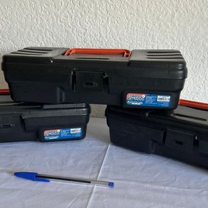 Set de 3 Valijas Multiuso Medianas Negras con Asa Naranja - imagen 3