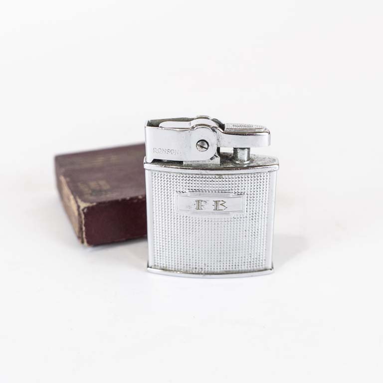 Lote anterior: Encendedor Ronson  - Medidas: 5x4cm 