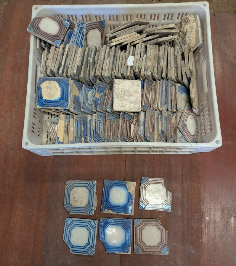 Conjunto de azulejos y cesta plástica - imagen 2