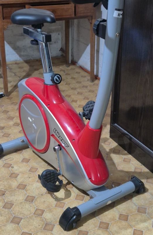 Bicicleta Fija Magnética Winner Roja y Gris - Impecable Estado