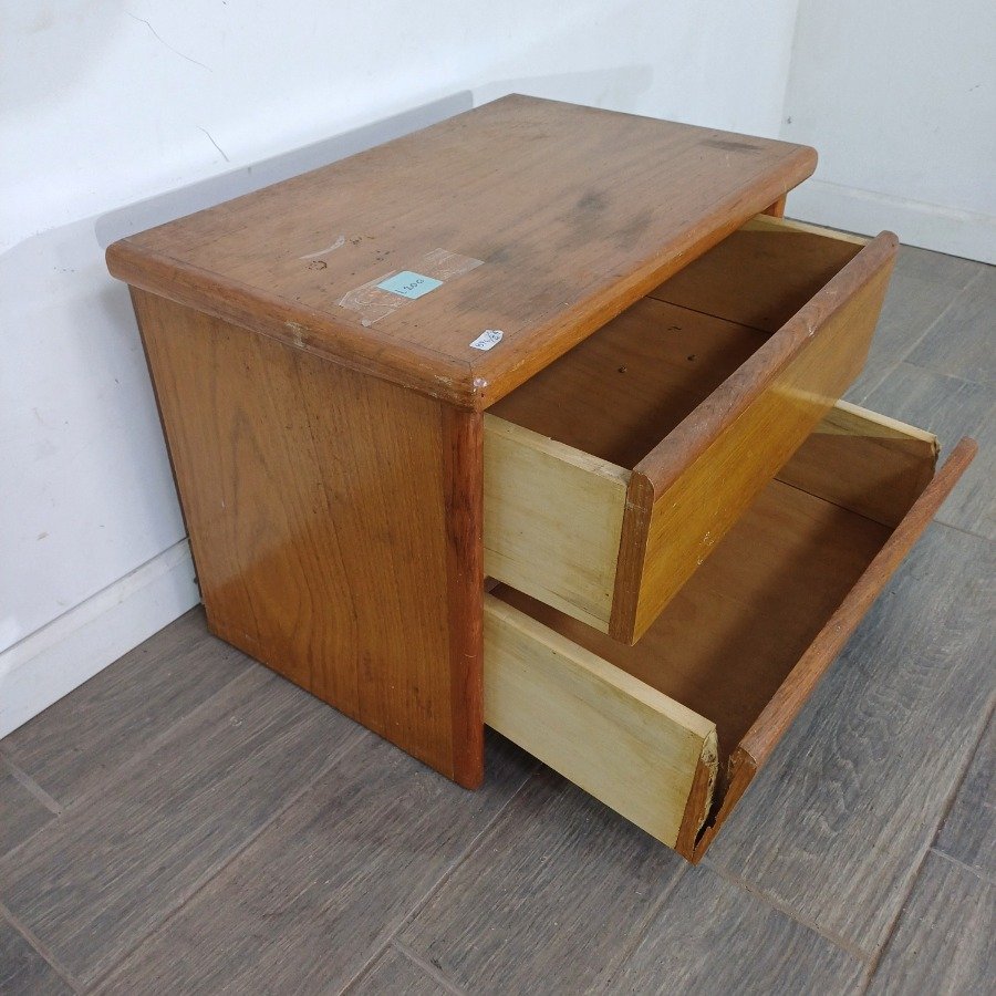 Mesa de luz en enchapado con polilla - imagen 4