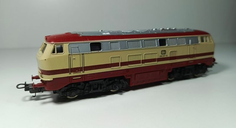 Modelo de locomotora diesel HO a escala 1:87 DB 218 217-8 - imagen 3
