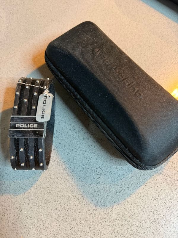 Pulsera Police con Estuche de Lentes Vacío y Franela