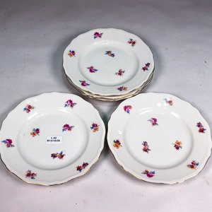 Cinco Platos de Porcelana Checa con Flores y Borde Dorado - imagen 2