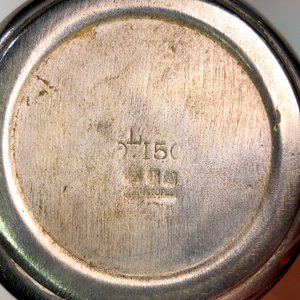 Tetera Antigua de Metal Plateado con Marca Grabada - imagen 3