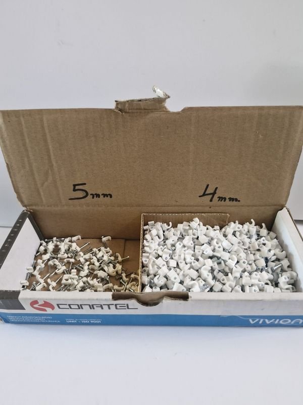 Lote siguiente: Caja de Grampas de 4mm y 5mm