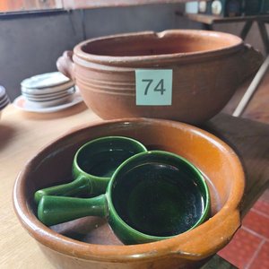 Juego de Barro: Olla Grande y Dos Fuentes Verdes - imagen 1