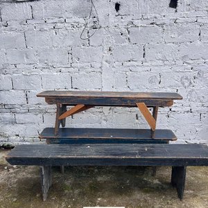 Tres bancos de madera rústicos, estilo campo - imagen 2