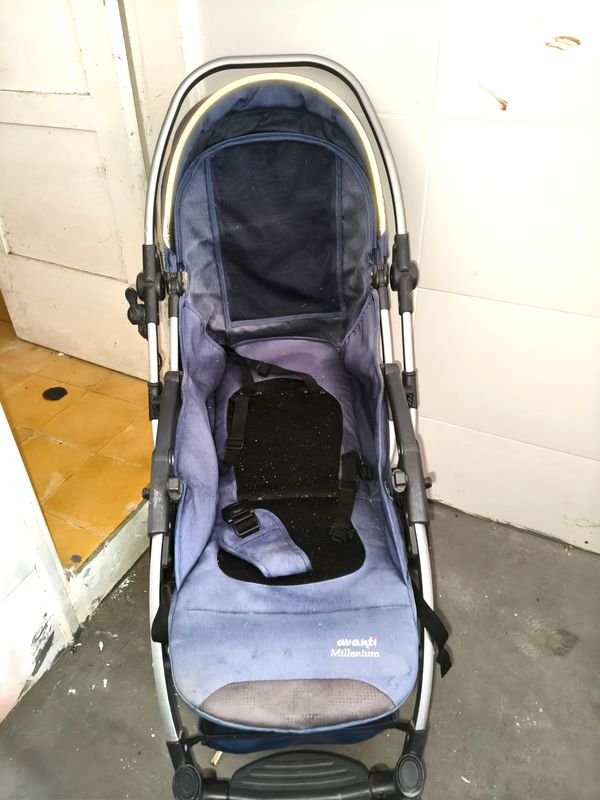 Coche de Bebé Plegable Avanti Millenium Azul y Negro