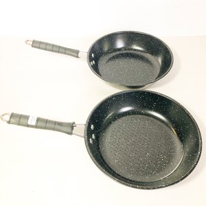 Set de Dos Sartenes Esmaltados Negros con Puntos Blancos - imagen 5