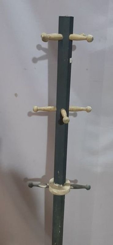 Perchero de madera gris alto - imagen 3