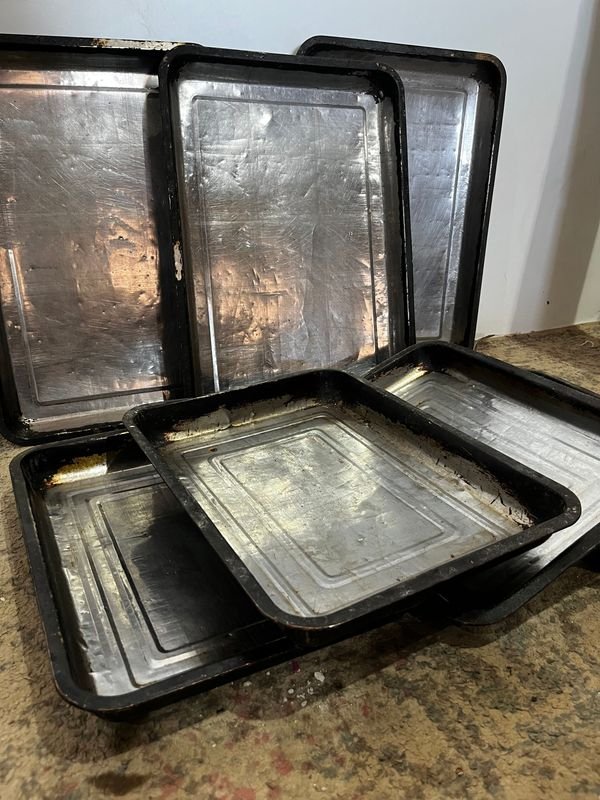 Platos de cocina metálicos en buen estado - imagen 2