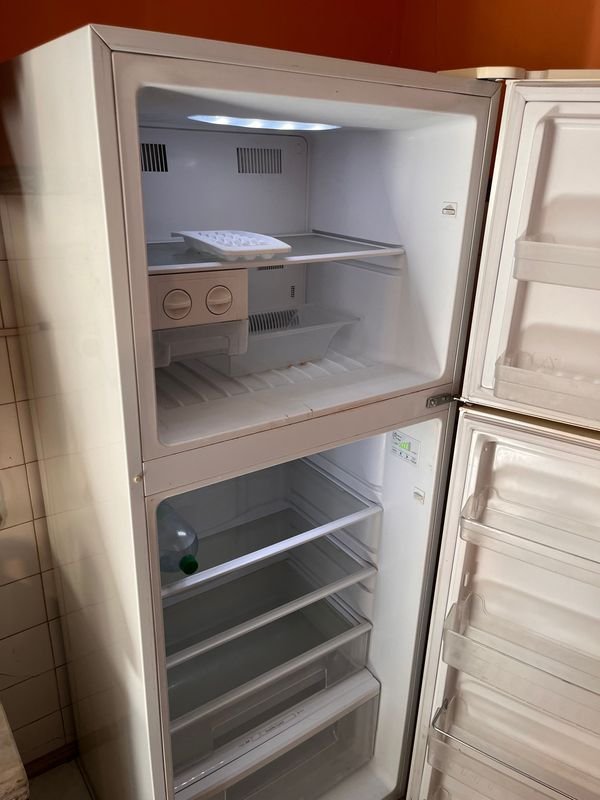 Heladera con congelador y nevera Panavox - imagen 2