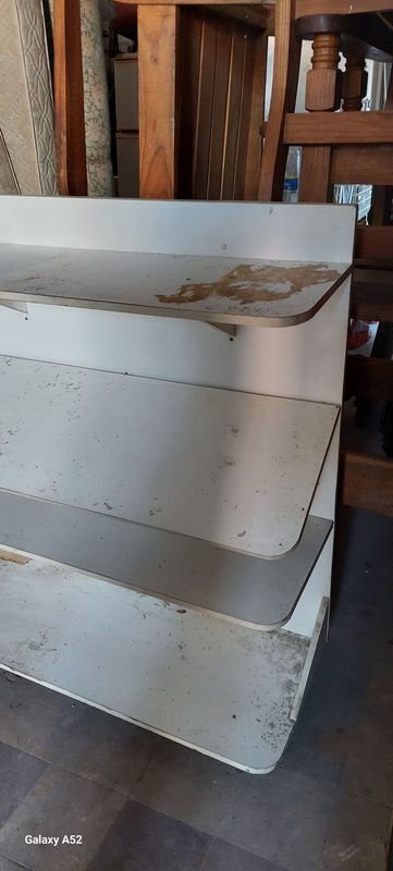 Estante de madera para comercio en buen estado - imagen 3