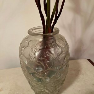 Florero de Vidrio Transparente con Diseño Floral - imagen 2