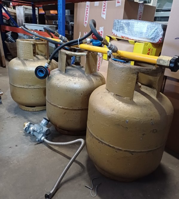 Sistema de Alimentación con 3 Garrafas Super Gas