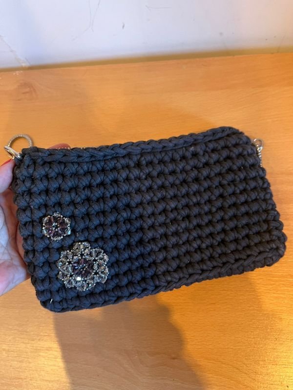 Bolsa de crochet con adornos de strass - imagen 4