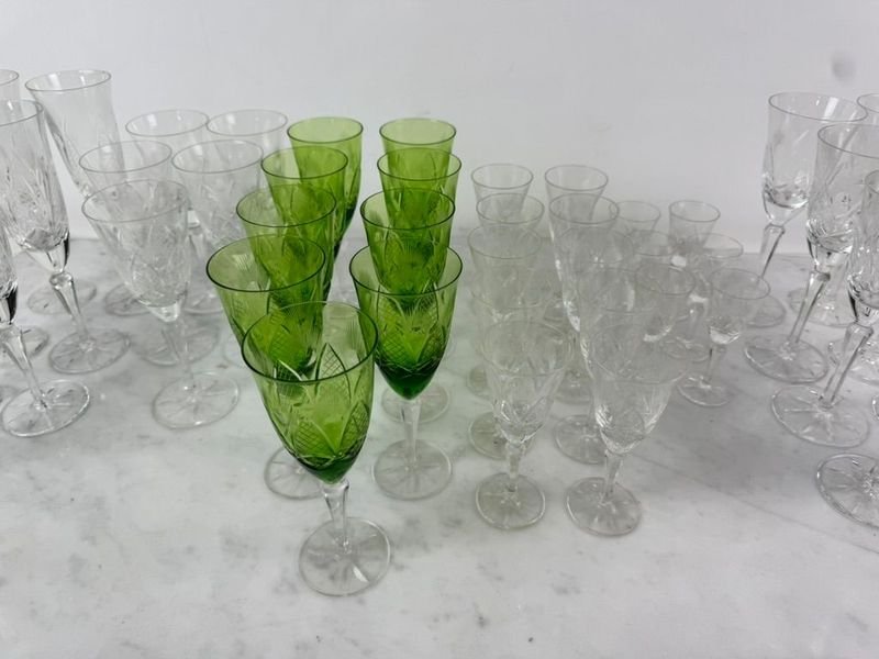 Juego de cristalería tallada con copas en cristal color verde - imagen 3