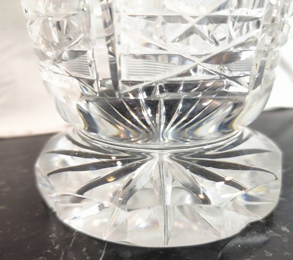 Gran florero de cristal tallado con detalles en la base - imagen 3
