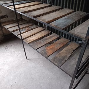Estantería Industrial de Hierro y Madera - imagen 5