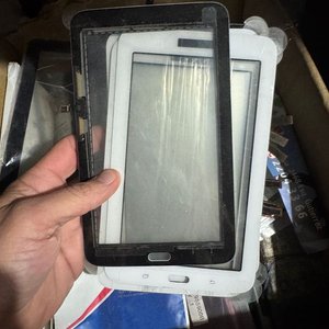 Lote de Repuestos para Tablets y Celulares, Más de 200 Unidades - imagen 1
