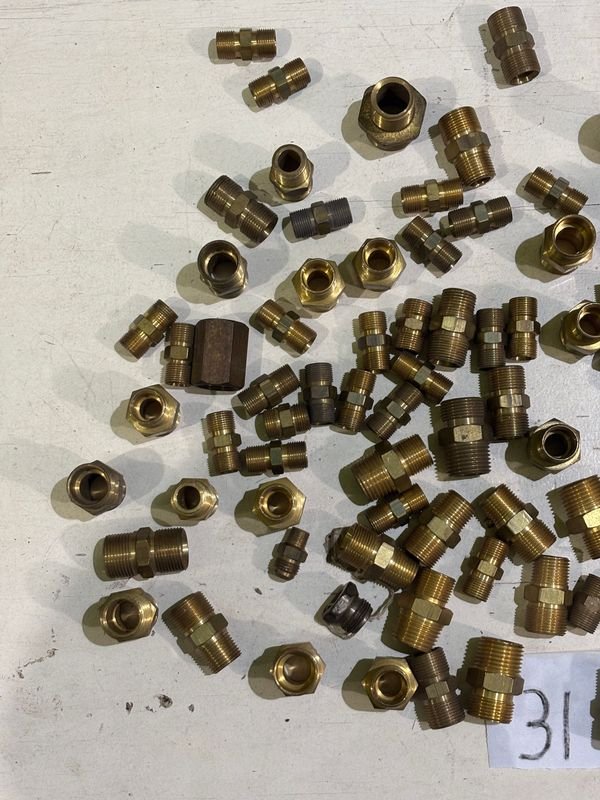 Lote de 90 Piezas de Conexiones de Bronce