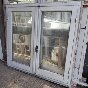 Lote siguiente: 2 Ventanas Batientes de Cedro con Marco